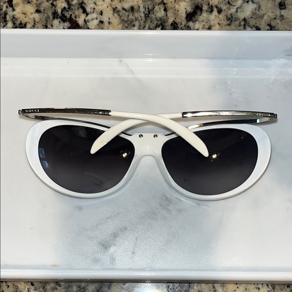Stylish GUCCI White Sunglasses - Picture 2 of 5
